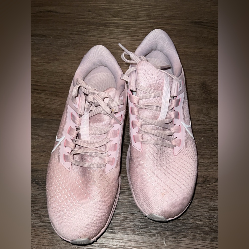 Nike Women's Light Pink Athletic Shoes